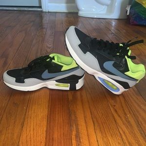 LIKE NEW Womens Nike Air Maxes size 7.5